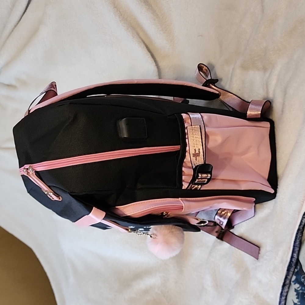 Hello Kitty backpack. - Picture 4 of 6